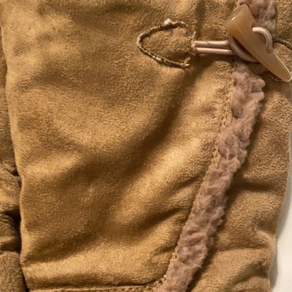 Women size: 7 1/2 Tan Sued Boot - Picture 4 of 9